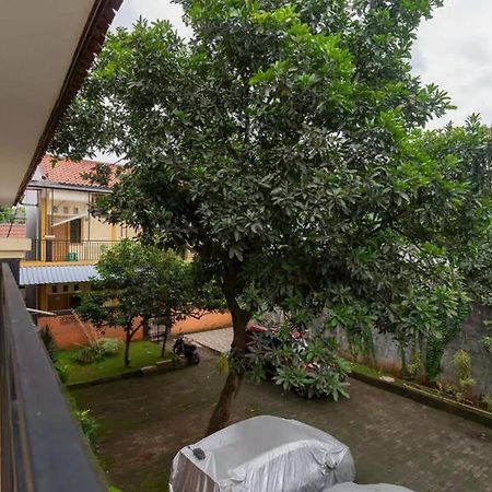 Отель Kostawira Syariah Bintaro Mitra Reddoorz Mencil Экстерьер фото