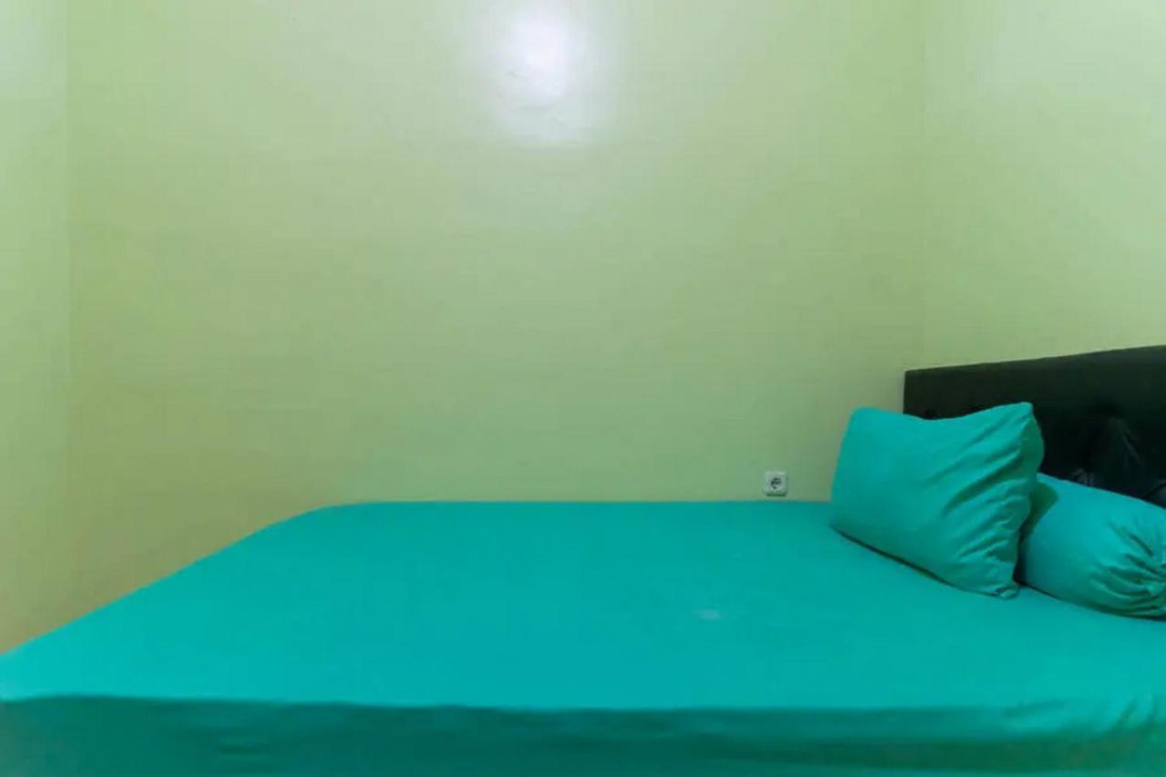Отель Kostawira Syariah Bintaro Mitra Reddoorz Mencil Экстерьер фото